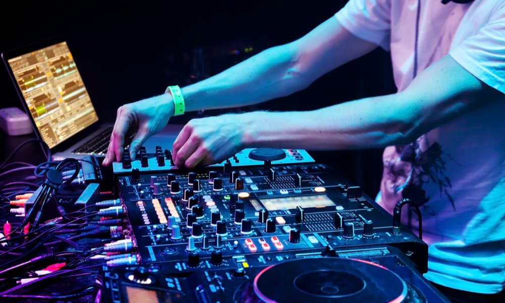 What does a DJ actually do 9 Things You Need to Know