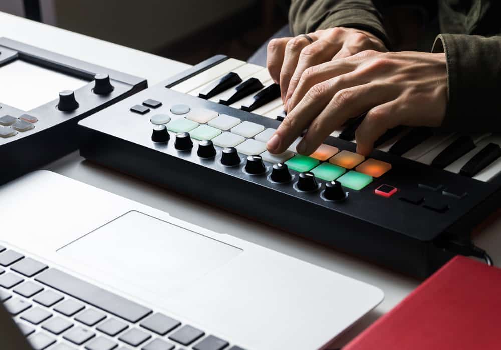 10 Best MIDI Keyboard for Beginners of 2021 Beginner MIDI Controller