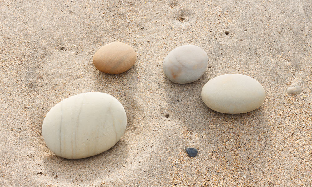 17 Most Valuable Beach Stones (with Pictures)