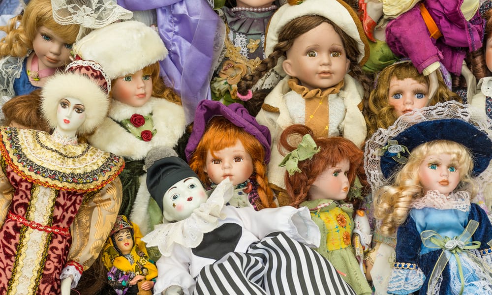 6 Tips to Identify Antique Dolls (Mark, Year & Value)