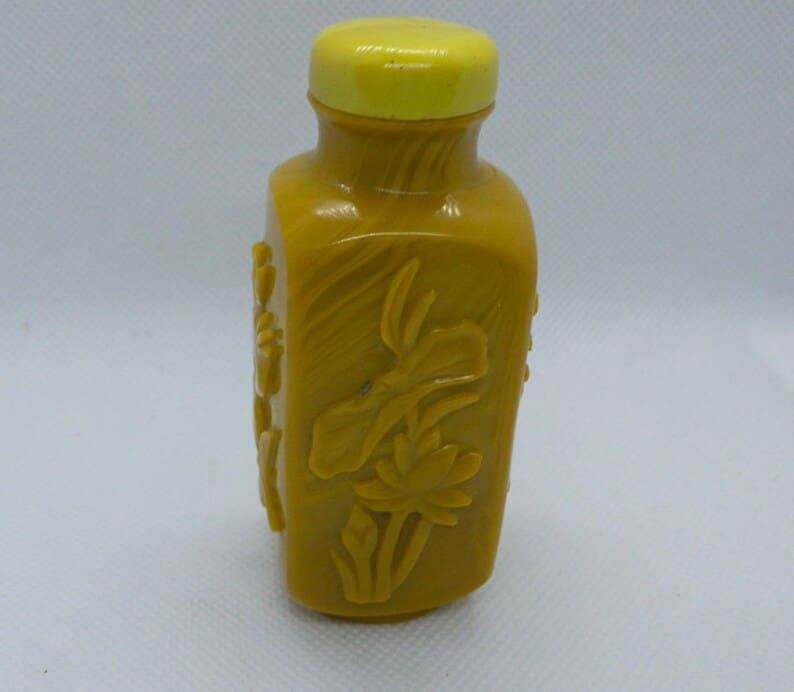 Antique Carved Yellow Peking Glass Chinese Snuff Bottle