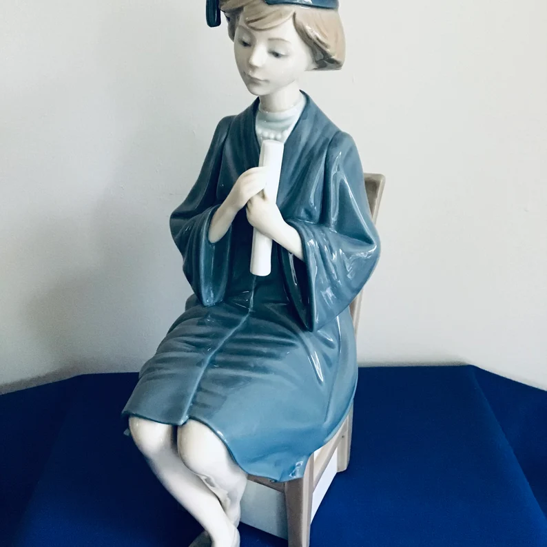 Lladro Vintage Figurine “Girl Graduate” #5199 Highly Collectible