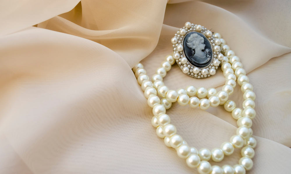 14 Most Valuable Antique Cameos in Jewelry (with Picture & Price)