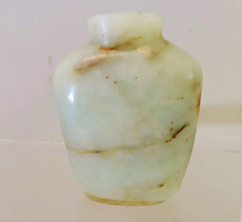 Antique Mongolian White Hetian Nephrite Jade Carved Snuff Bottle