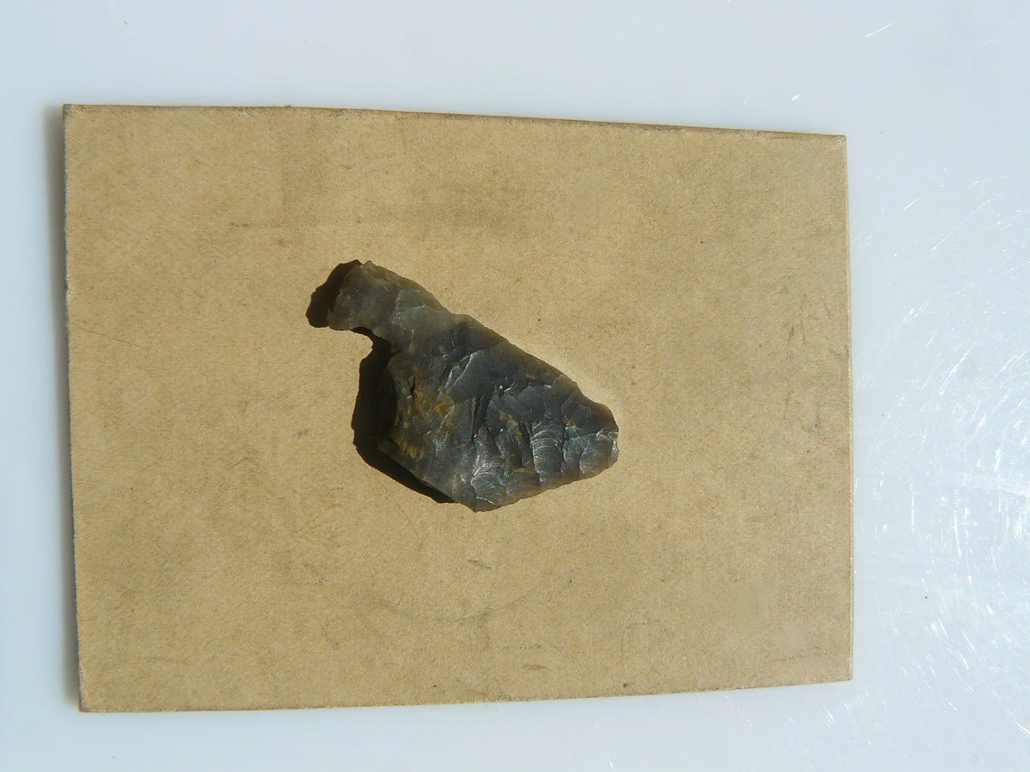 Barbed Tanged Arrowhead Near Stonehenge (Aldbourne, Wiltshire, UK) - Found Around 1900 - Genuine Early Bronze Age Artefact