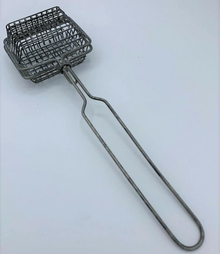 Rectangular basket soap saver with wire clasp type 1
