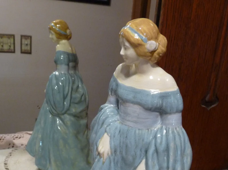 Royal Doulton ‘Pretty Lady’ HN0070 Figurine