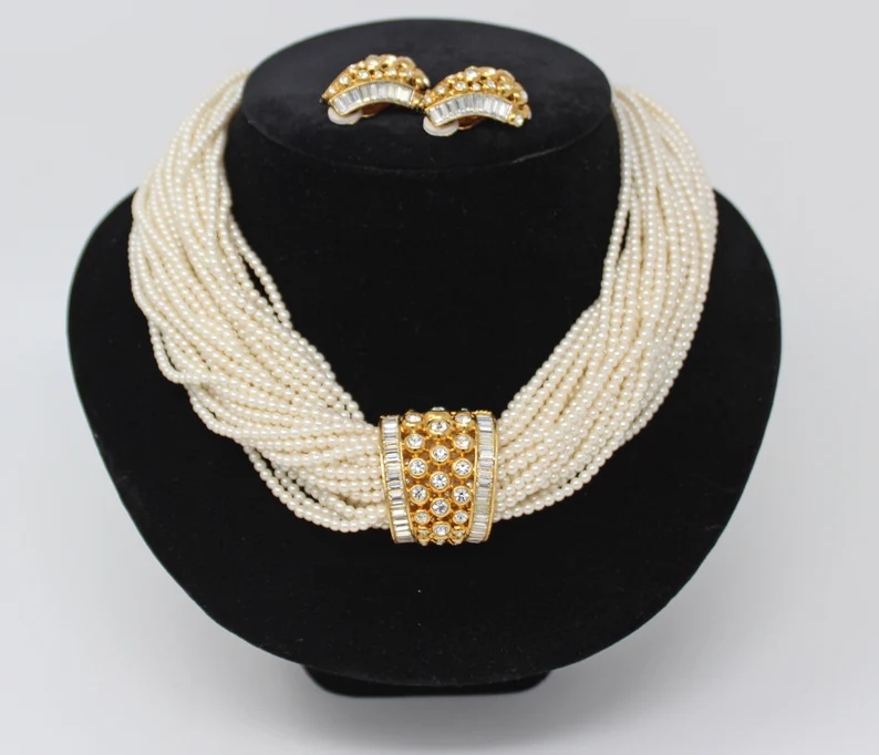 Stunning Elizabeth Taylor Faux Pearl Torsade Necklace