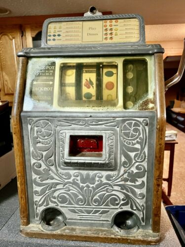 1930 Caille superior Bell Dime slot machine