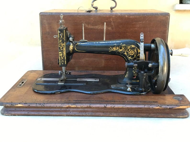Blacle de Paris travel sewing machine