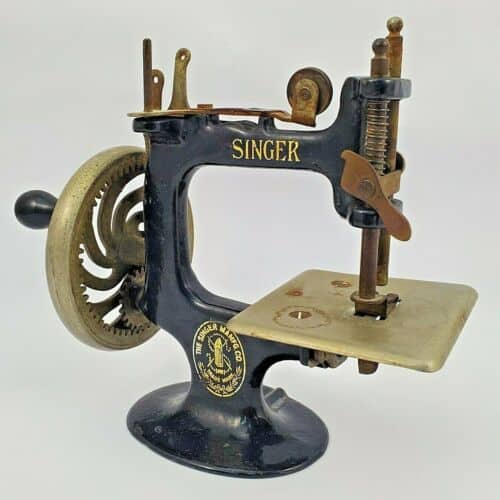 Cast-iron toy singer sewing machine