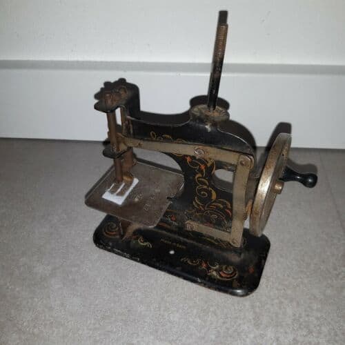 Faulty Muller toy sewing machine