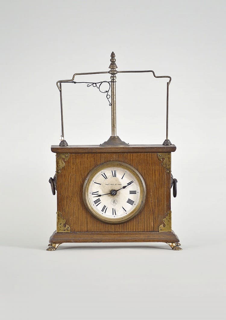 Flying Pendulum Clock