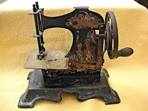 German Casige Vines & Berries miniature sewing machine