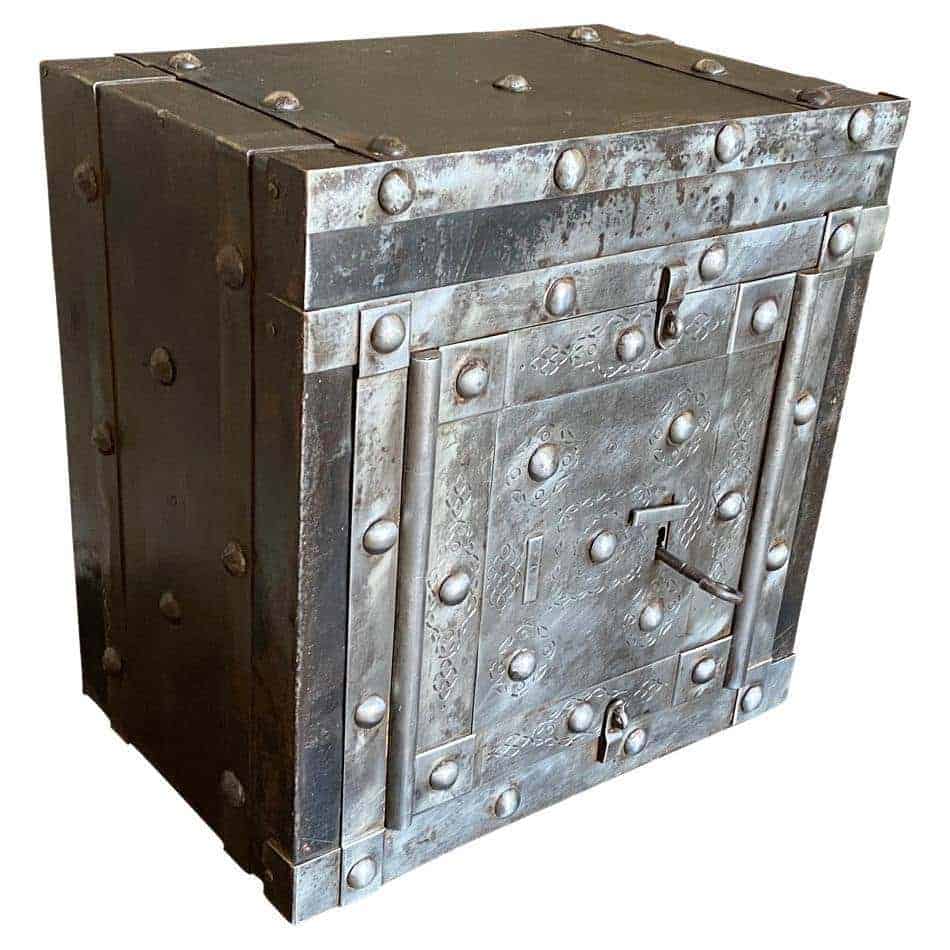 Italian Coffre safe from the early 19th century
