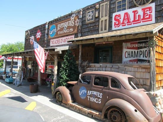 Larry’s Antiques & Things - Cottonwood