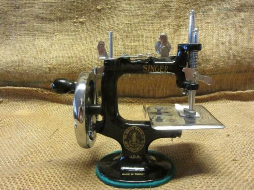 Singer miniature sewing machine