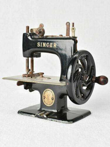Singer miniature sewing machine