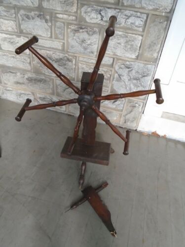 Victorian, 38.5 inches (97.8 cm) high spinning wheel from the 1800s