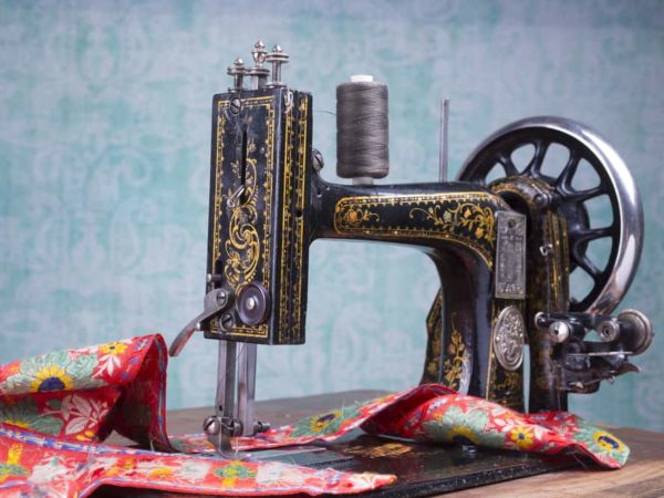 Treadle Sewing Machine Value (Identification & Price Guides)